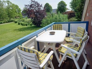 Outdoor dining - With Balcony in Haus Inselhupfer (Nordstrand)