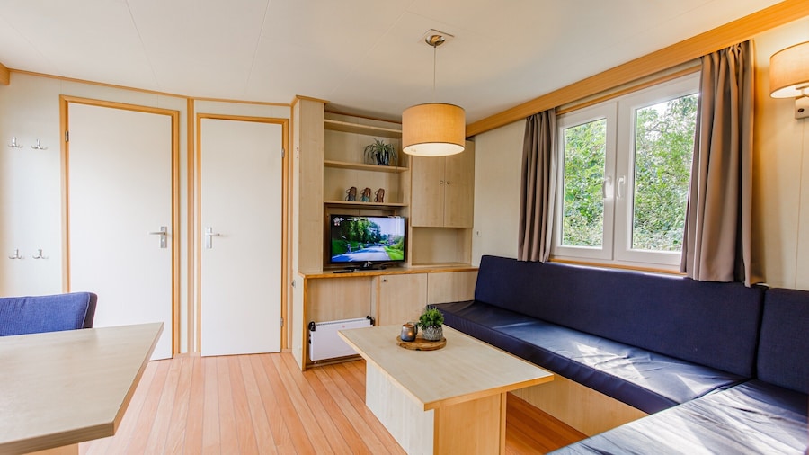 Lakefront Chalet w/ Terrace