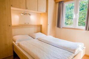 Chalet | 2 bedrooms, individually furnished, bed sheets