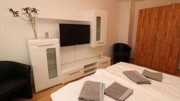 Apartment | 2 bedrooms, individually furnished, bed sheets