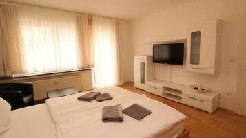 Apartment | 2 bedrooms, individually furnished, bed sheets