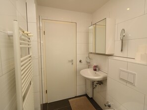 Apartment | Bathroom - Cozy City Apartment (Essen)