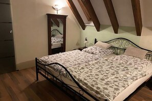 Căn hộ | 4 phòng ngủ, trang bị nội thất với thiết kế riêng biệt