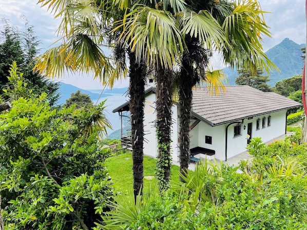 Villa | Garden