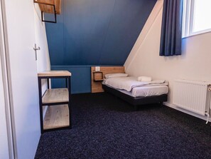 3 bedrooms, individually furnished, bed sheets - Holiday Home Nijmegen With Lake View (Ewijk)