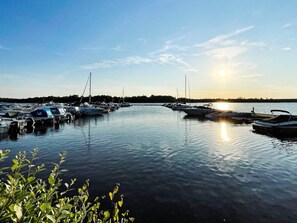 A marina with boats docked, calm water, and a clear sky. - 3 Person Holiday Home in Ljungby (Ljungby)
