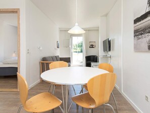 House | Dining - 6 Person Holiday Home on a Holiday Park in Blavand (Blavand)