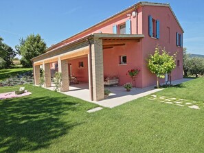 Villa | Exterior