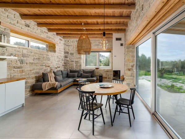 Dining - Yasemi Comfortable Holiday Residence (Faistos)