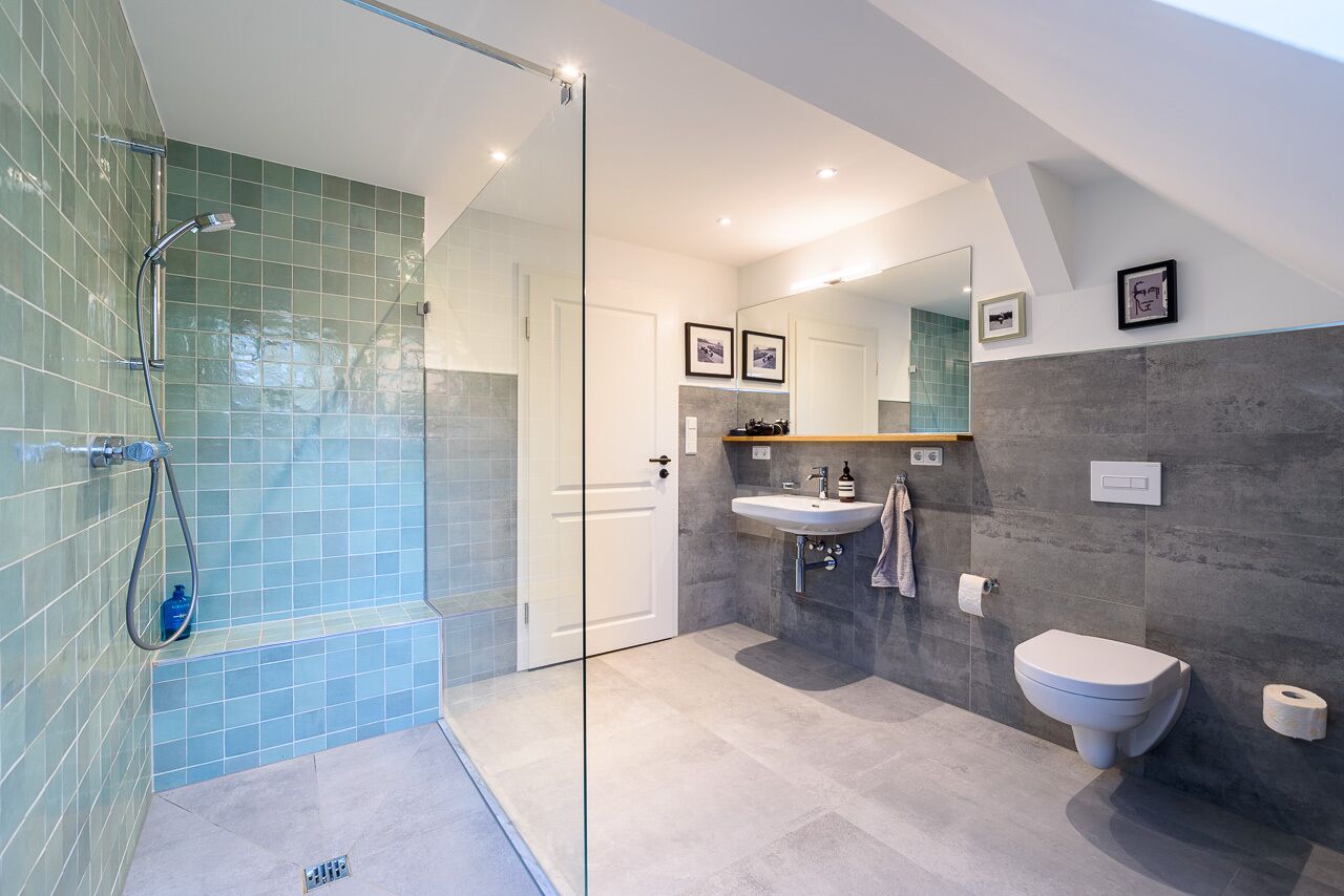 Dusche, Haartrockner, Seife, Toilettenpapier