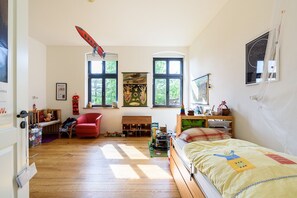 4 Schlafzimmer, Reisekinderbett, WLAN, Bettwäsche