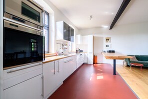 Kühlschrank, Ofen, Herdplatte, Geschirrspüler