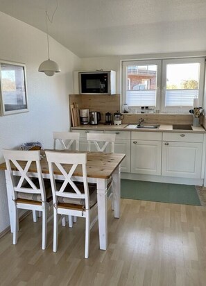 House | Private kitchen | Electric kettle - Holiday Home Fischer (Juist)