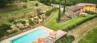 Farmhouse in Chianti With Pool and Garden