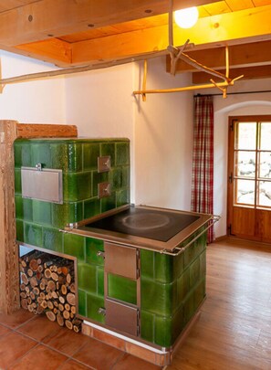 House | Private kitchen | Oven, electric kettle