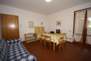 Bungalow | Dining - Bungalow in Garda Near Lake & Pool (Garda)