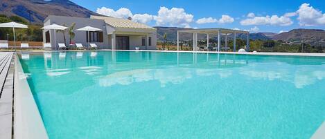 Ferienhaus | Pool | Innenpool, Außenpool