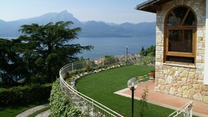 Exterior - Charming Villa in Torri del Benaco With Fenced Pool (Torri del Benaco)