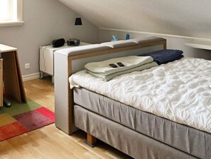 House | 1 bedroom, individually furnished