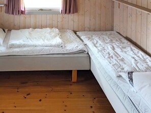 House - 6 Person Holiday Home in Aakirkeby (Akirkeby)