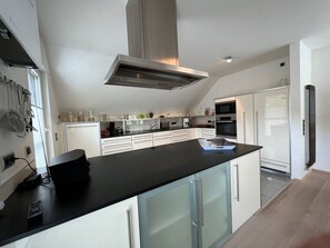 House | Private kitchen | Oven, electric kettle, toaster - Savoir Vivre Modern Retreat (Endingen am Kaiserstuhl)