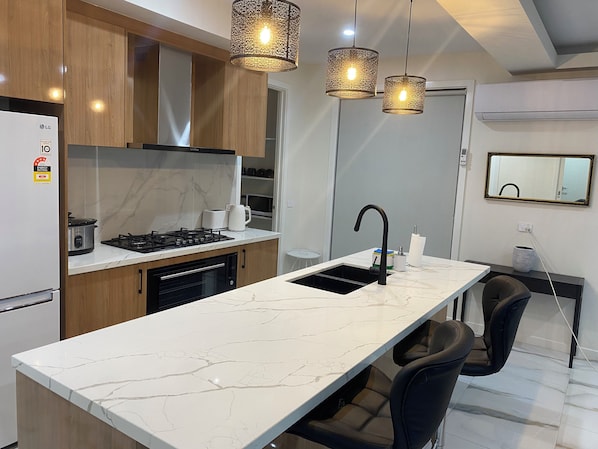 Fridge, microwave, oven, stovetop