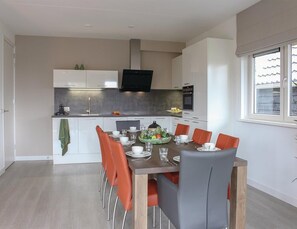 House | Dining - Villa in Friesland With Sauna by Water (Idskenhuizen)