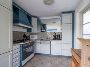 Villa | Private kitchen - Villa on the Water With Sauna in Friesland (Makkum)