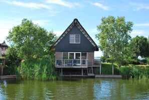 Exterior - Villa on the Water With Sauna in Friesland (Makkum)