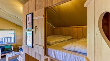 2 bedrooms, individually furnished, bed sheets