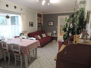 Dining - Florivan Comfortable Holiday Residence (Ostend)
