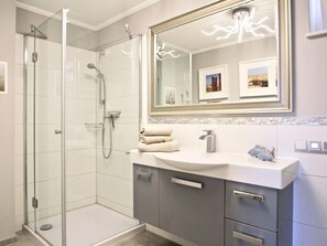 Bathroom - Nice Apartment With Wifi (Kuehlungsborn)