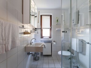 House | Bathroom - Dreamy Apartment Near Forest (Eslohe)