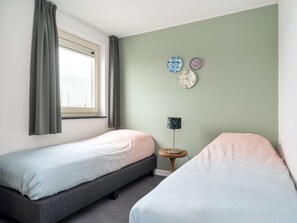 House | 3 bedrooms, individually furnished