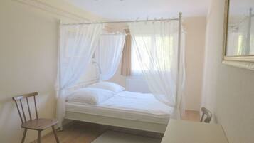 Apartment | 3 bedrooms, individually furnished, iron/ironing board