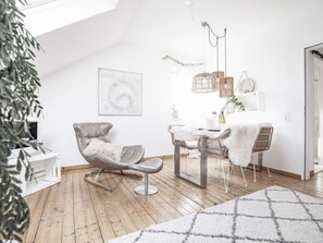 Dining - Holiday Apartment Relaxing at the Monastery (Geisenheim)