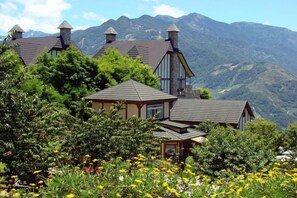 Unclassified image, 4 of 13, button - Xiangqing Garden Leisure Cabin (Nantou)