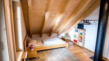 House | 4 bedrooms, individually furnished, iron/ironing board