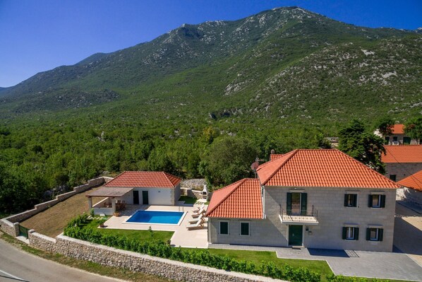 Villa | Exterior - Villa in Croatia With Stunning Mountain Views (Vrgorac)