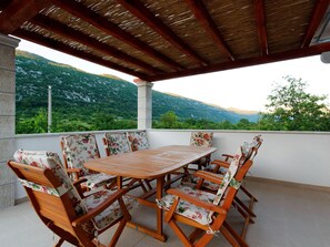 Villa | Dining - Villa in Croatia With Stunning Mountain Views (Vrgorac)