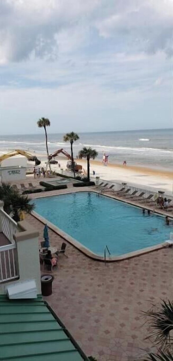 UppvÀrmd pool