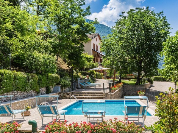 Pool - Belvilla by OYO Villa Artisti (Piobbico)