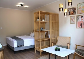 Quarto casal luxo, vista para o jardim | Cofres nos quartos, cortinas blackout, ferros/tábuas de passar roupa