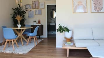 Phòng Suite có thiết kế đặc trưng, quang cảnh vườn | Khu phòng khách