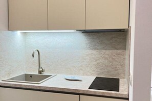 Appartamento | Cucina privata | Frigorifero, microonde, piano cottura, lavastoviglie