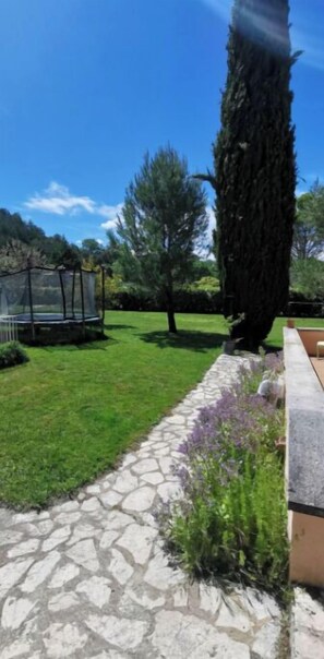 Property grounds - Villa Piscine Ventoux Provence (Malaucène)