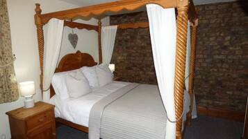 2 bedrooms, iron/ironing board, travel cot, free WiFi