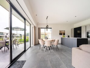 House | Dining - Cosy Villa in Zeewolde With Garden (Zeewolde)