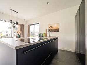 House | Private kitchen | Electric kettle - Cosy Villa in Zeewolde With Garden (Zeewolde)
