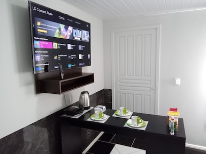 Suite Privativa EM Casa DE Hospedagem Deluxe Acomoda ATÉ 3 Adultos E 1 Criança